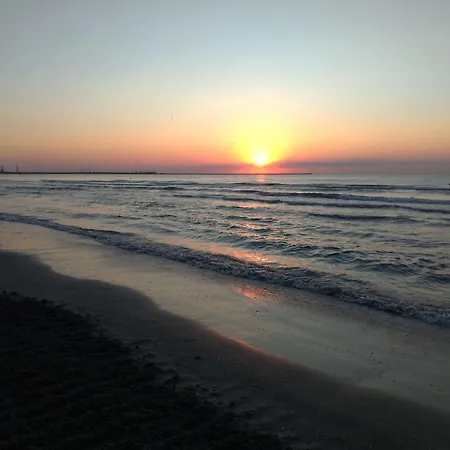 2 Appartments , Next To Each Other, On The Beach, Splendid View, Max 12 Persons * Năvodari