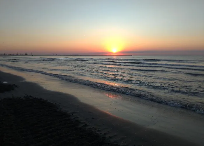 2 Appartments , Next To Each Other, On The Beach, Splendid View, Max 12 Persons * Năvodari