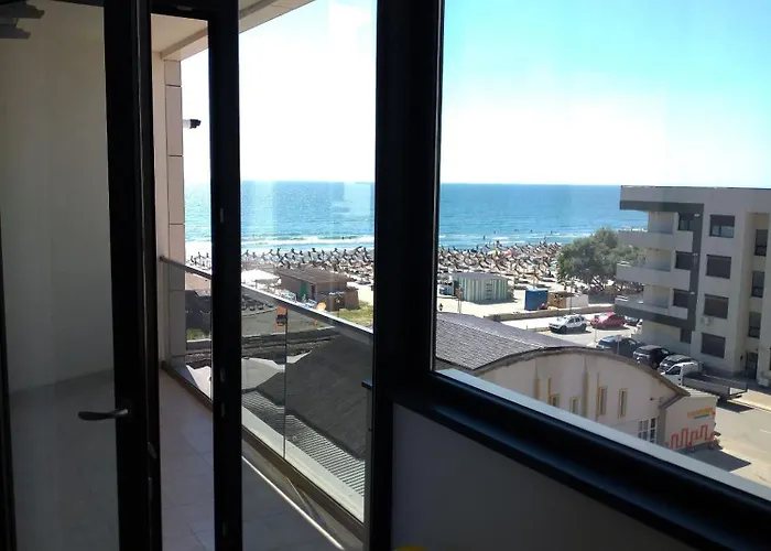 2 Appartments , Next To Each Other, On The Beach, Splendid View, Max 12 Persons דירה