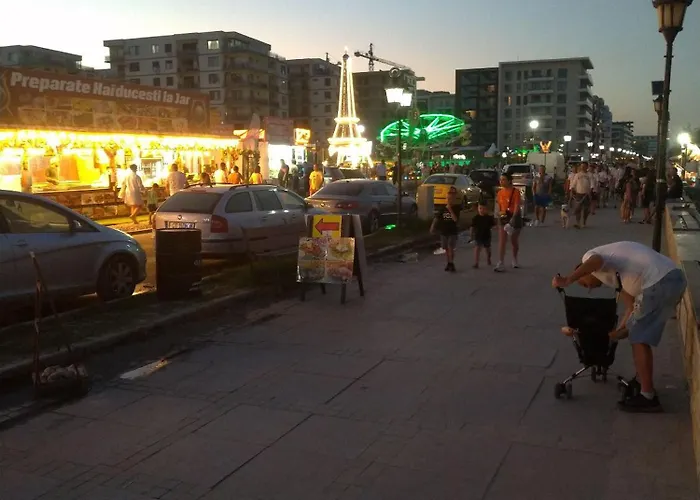 2 Appartments , Next To Each Other, On The Beach, Splendid View, Max 12 Persons דירה *